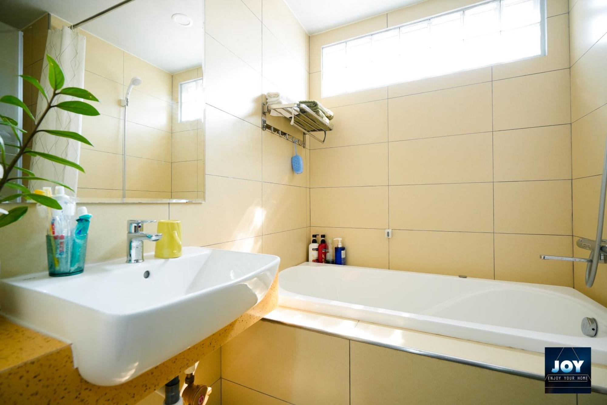 Khách sạn hẻo lánh Joy Tay Ho 3*